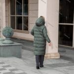 Женский зимний пуховик с двумя капюшонами 2298 - Зображення 9