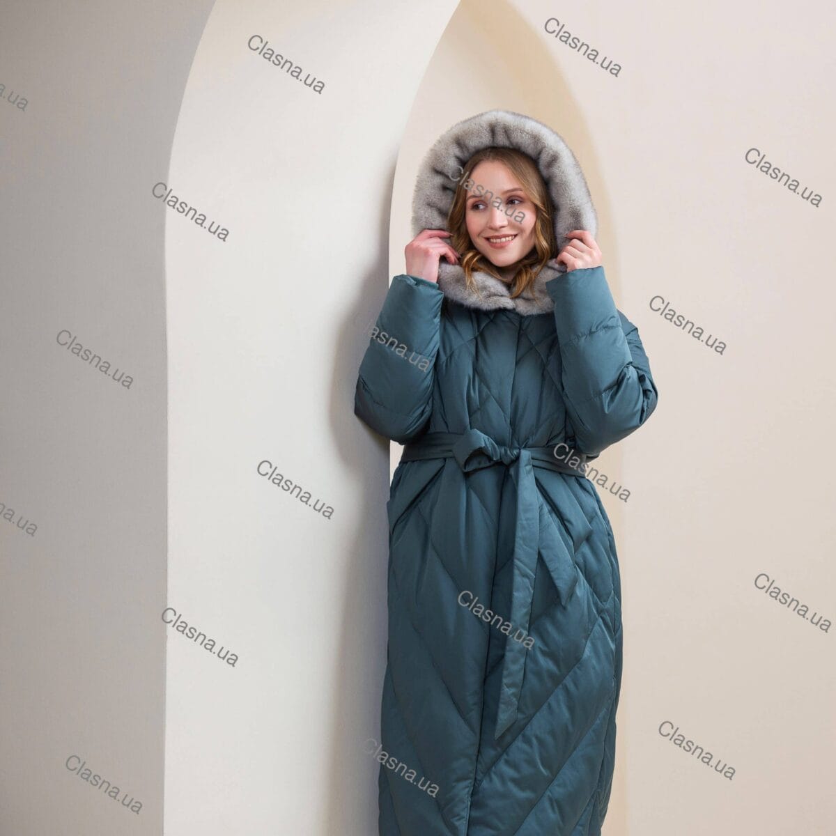 Женский зимний длинный пуховик с капюшоном 72315 big size (большие размеры) - Зображення 2