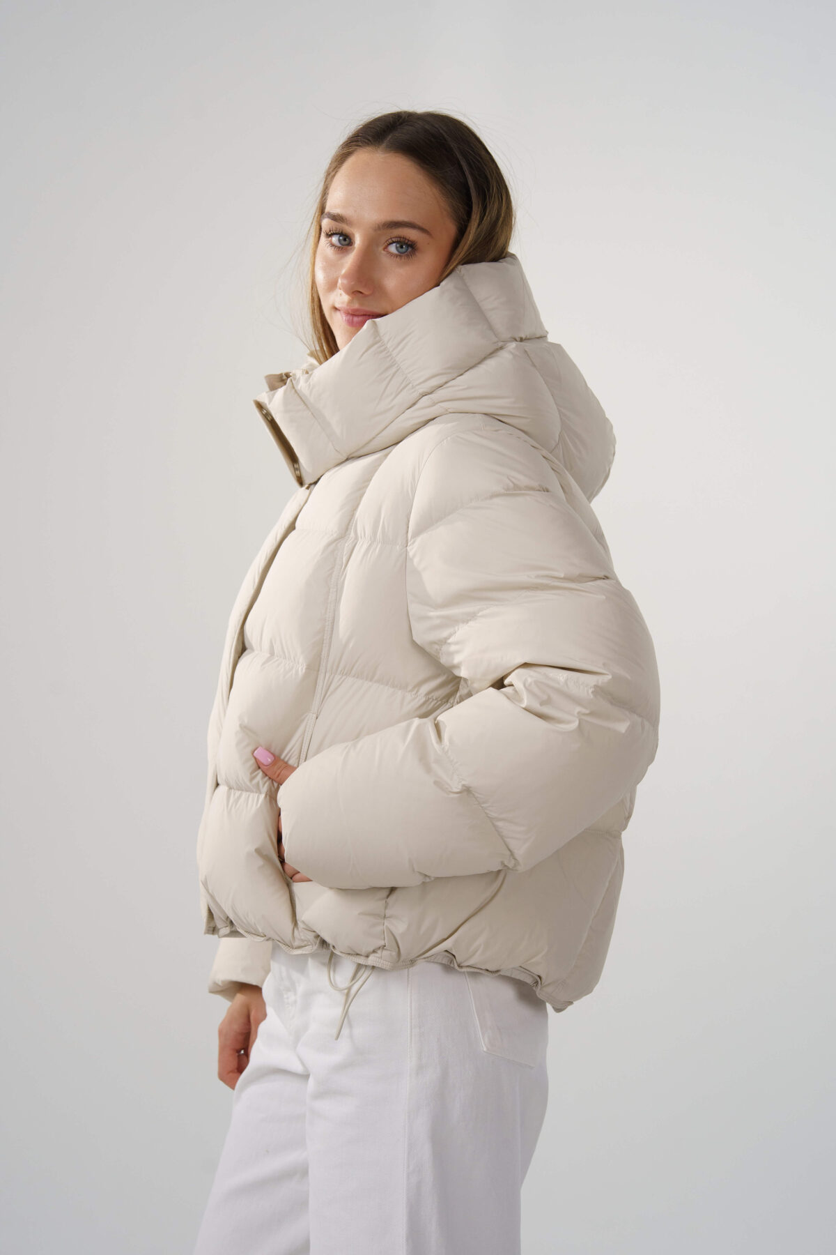 Женский зимний короткий пуховик 978 — изображение 2