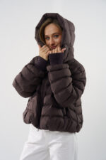 Женский короткий пуховик с капюшоном 940 — изображение 9